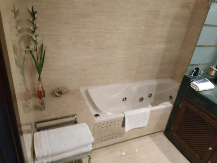 Luxury Apartment With Sea Views, Golf, Gym, Spa, 7 Pools Ojén Buitenkant foto