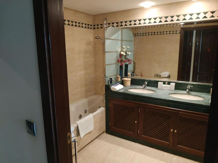 Luxury Apartment With Sea Views, Golf, Gym, Spa, 7 Pools Ojén Buitenkant foto